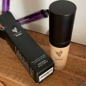 Younique skin solution concealer